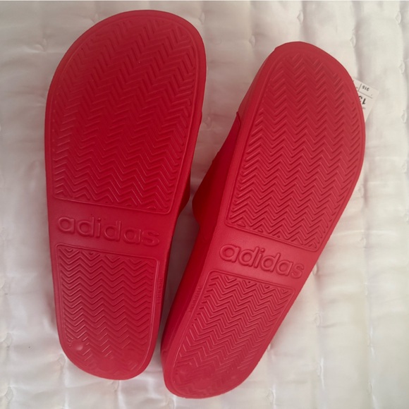 NWT Men’s Red Adidas Slides - Picture 4 of 4